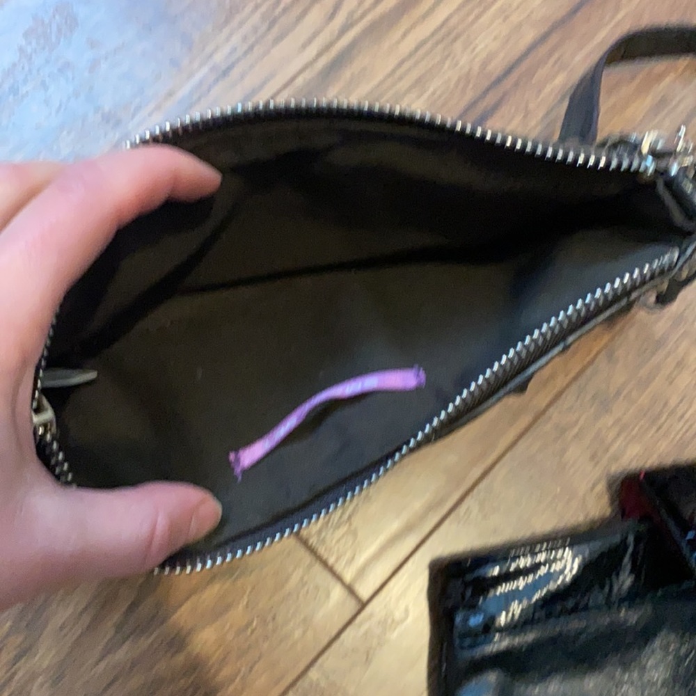 Two clutches - Picture 4 of 5